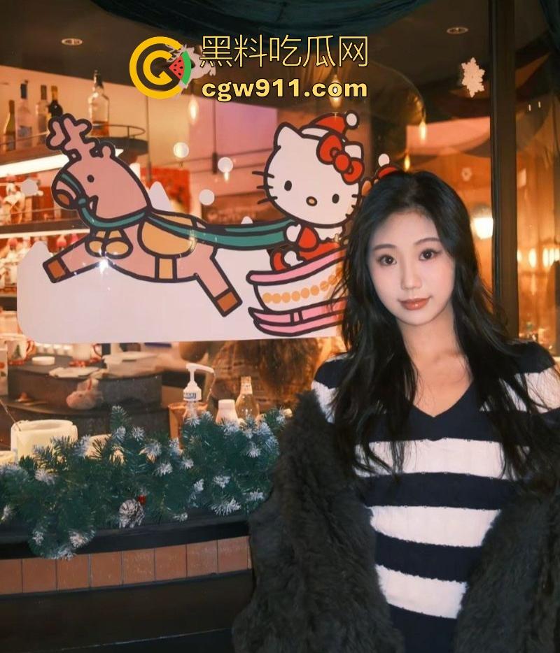 成都高颜值尤物【李曦奕】被男友双指扣穴狂插淫水四溢喷溅，口交深喉后入女上骑轮番上阵，十足的性瘾母狗！  第5张