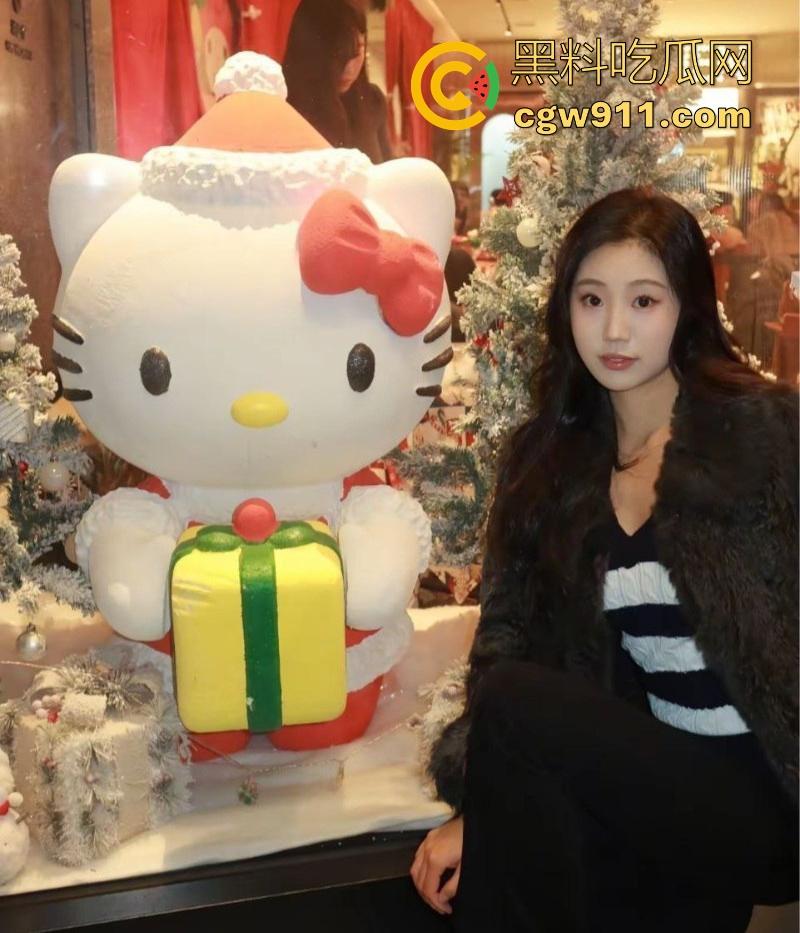 成都高颜值尤物【李曦奕】被男友双指扣穴狂插淫水四溢喷溅，口交深喉后入女上骑轮番上阵，十足的性瘾母狗！  第6张