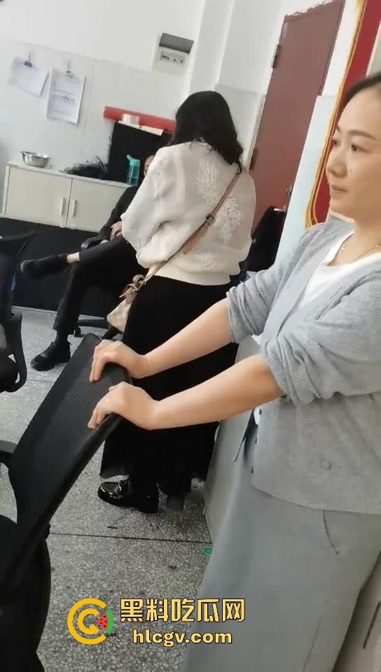 宜宾江安教师事件闹大!县政府限制老师自由,管教书的,放任直播傻逼? 第3张 宜宾江安教师事件闹大!县政府限制老师自由,管教书的,放任直播傻逼? 第3张