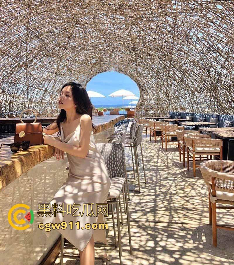 杭州工商银行职员【林语星】外表端庄职场丽人，私下肥臀美腿反差，跪地口交舔蛋，无套后入猛操蜜穴！  第2张