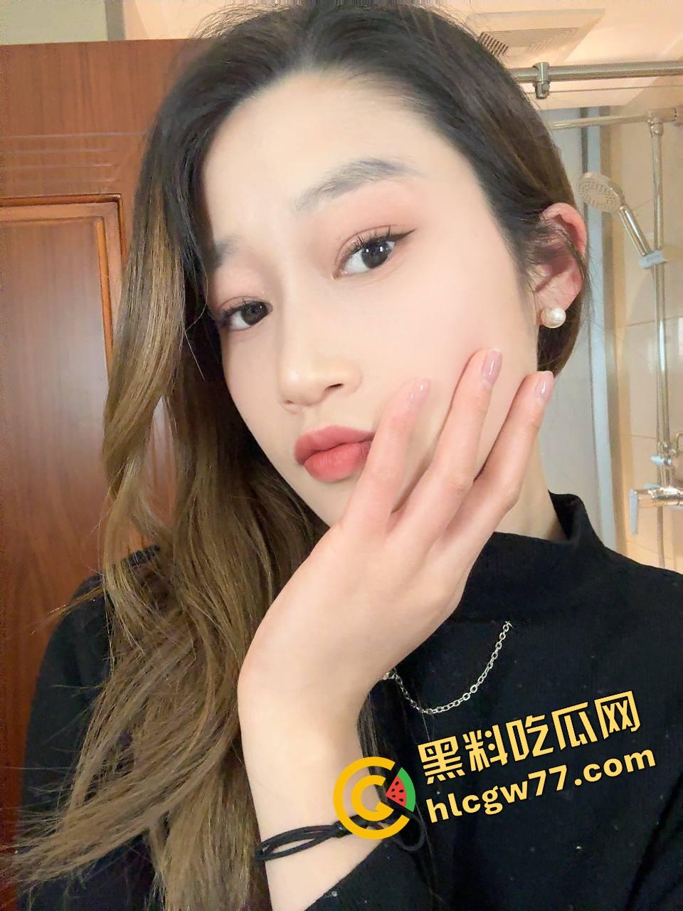 成都环球中心情侣不拉窗帘打野战，光着身子对着窗外狂操，现场直播皮影戏，爽到飞起！  第1张