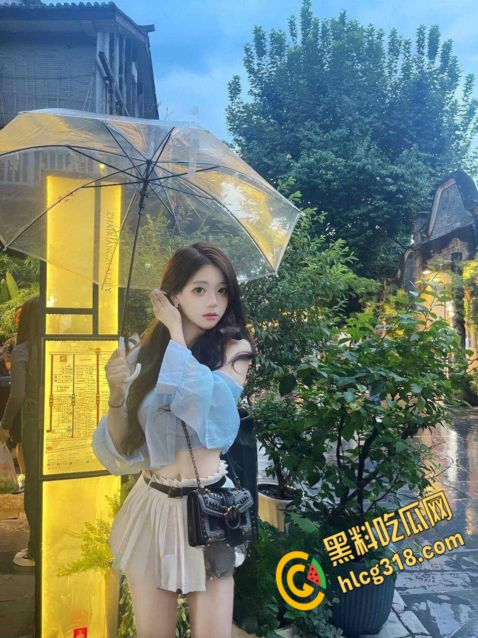 广州华商学院学生妹【欧阳瑾】，富二代的床上玩物，出国旅游勾搭黑人，小骚逼还得要大屌才能满足 !  第3张