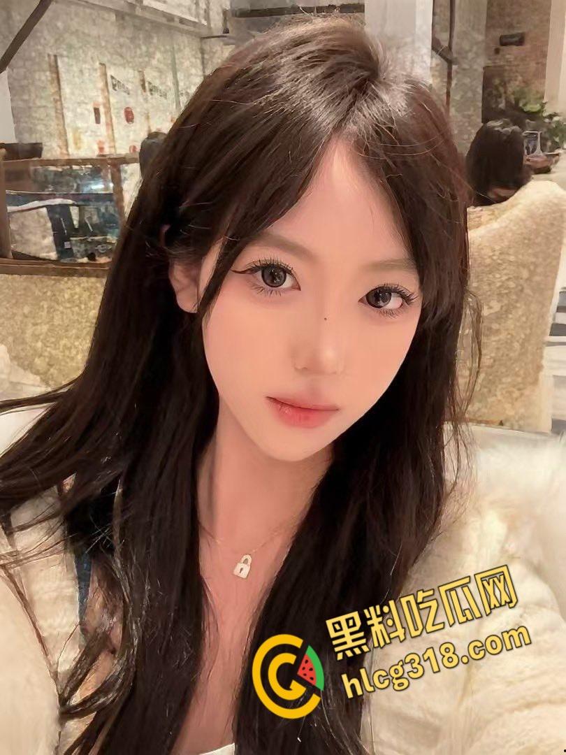 抖音御姐网红【云情sama】，极品女S在外网找ATM男奴，跪在地上舔脚调教，享受的同时还有高额收入你想去吗 ?  第2张