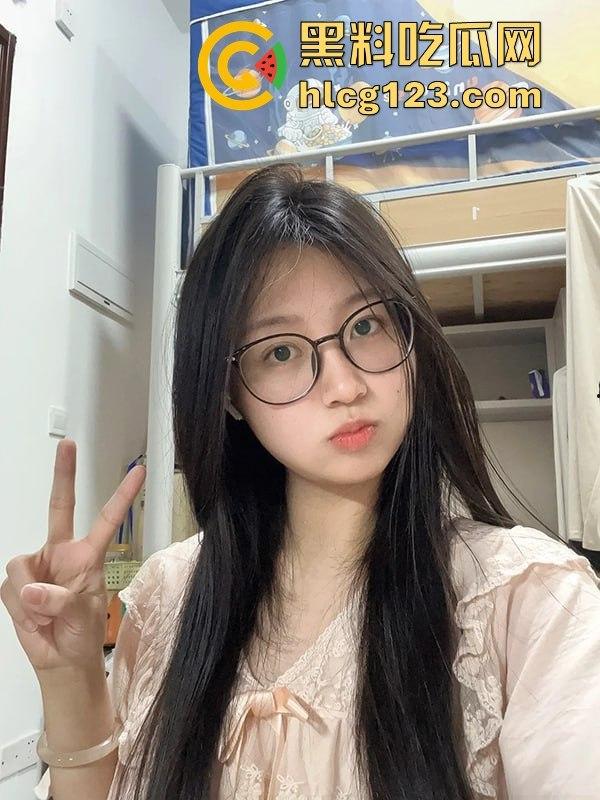 清纯不复存在！华南师大眼镜妹白琦珊云盘性爱片外泄，男友用情趣道具把她的小穴玩成流水工厂！  第3张
