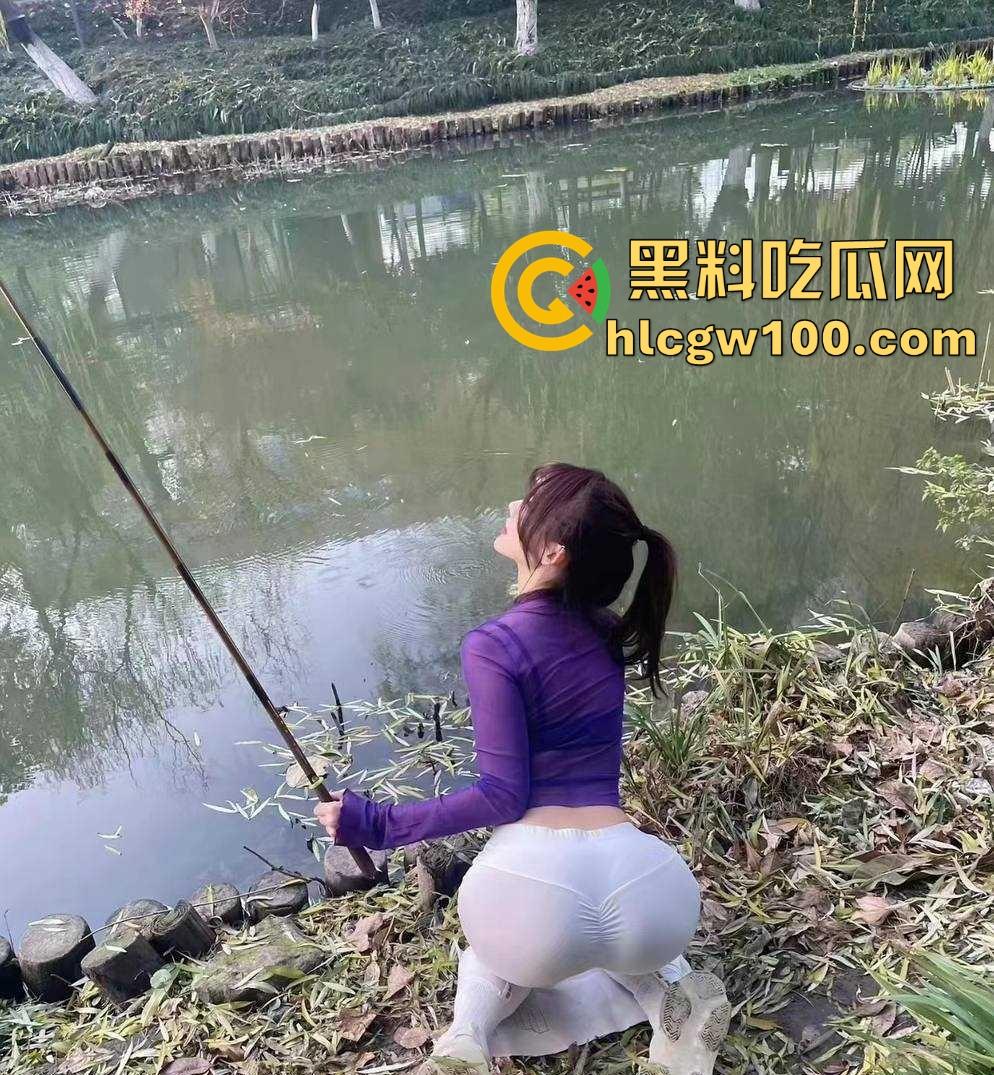 桥下风景大不同，钓鱼佬好不容易休假钓鱼，结果撞见野战现场，鱼没钓到兴趣全被别的勾走了！  第4张