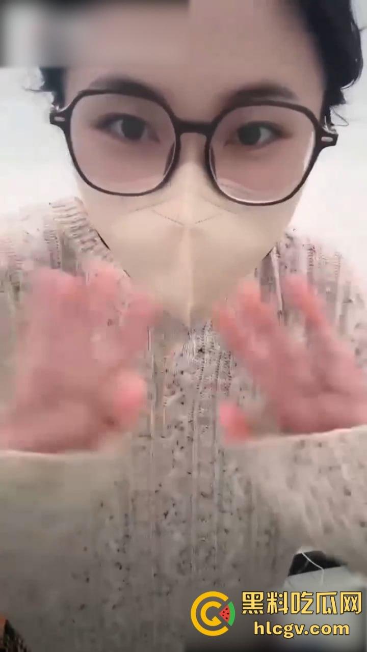 女主播【娇娇】真空献逼示范自动肉棒单车 淫水白浆直播间秒封禁 第5张 女主播【娇娇】真空献逼示范自动肉棒单车 淫水白浆直播间秒封禁 第5张