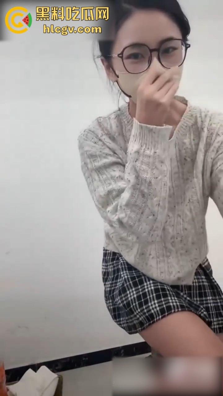 女主播【娇娇】真空献逼示范自动肉棒单车 淫水白浆直播间秒封禁 第7张 女主播【娇娇】真空献逼示范自动肉棒单车 淫水白浆直播间秒封禁 第7张