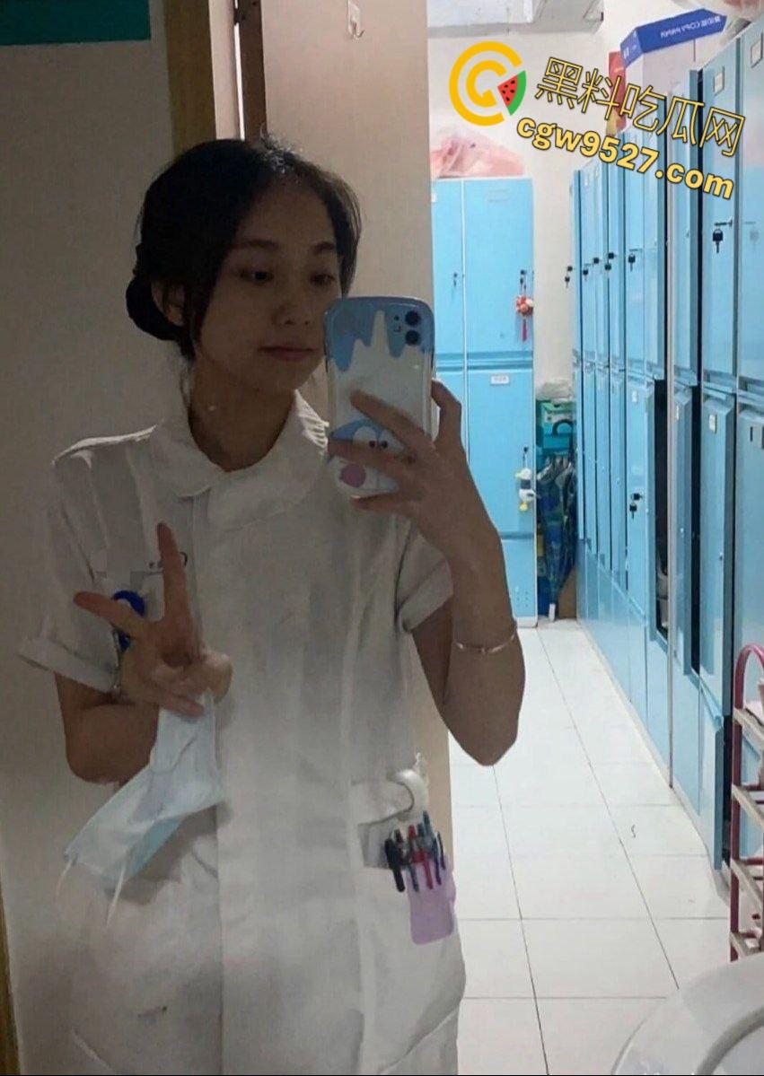 武汉卫生学院【宋子琪】，高冷反差的实习护士，黑丝吊带袜反差婊痴迷体育生，母狗上床了人都变样了 ！  第2张