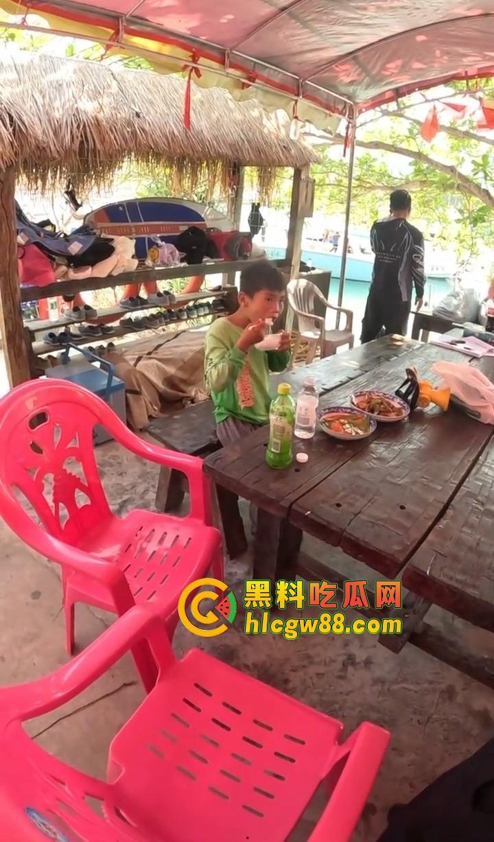 离谱!赤岭男孩出海钓鱿鱼睡着了,一觉漂到三亚?整整漂了一天一夜,简直海上版睡美人! 第12张 离谱!赤岭男孩出海钓鱿鱼睡着了,一觉漂到三亚?整整漂了一天一夜,简直海上版睡美人! 第12张