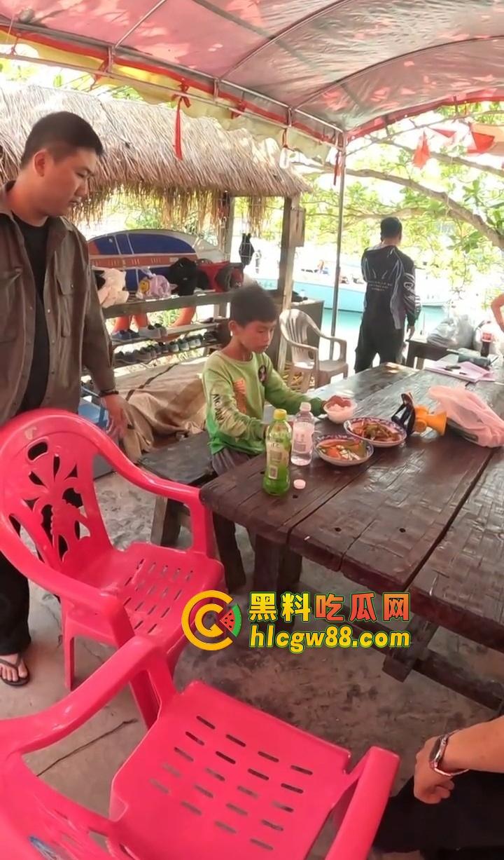 离谱!赤岭男孩出海钓鱿鱼睡着了,一觉漂到三亚?整整漂了一天一夜,简直海上版睡美人! 第13张 离谱!赤岭男孩出海钓鱿鱼睡着了,一觉漂到三亚?整整漂了一天一夜,简直海上版睡美人! 第13张