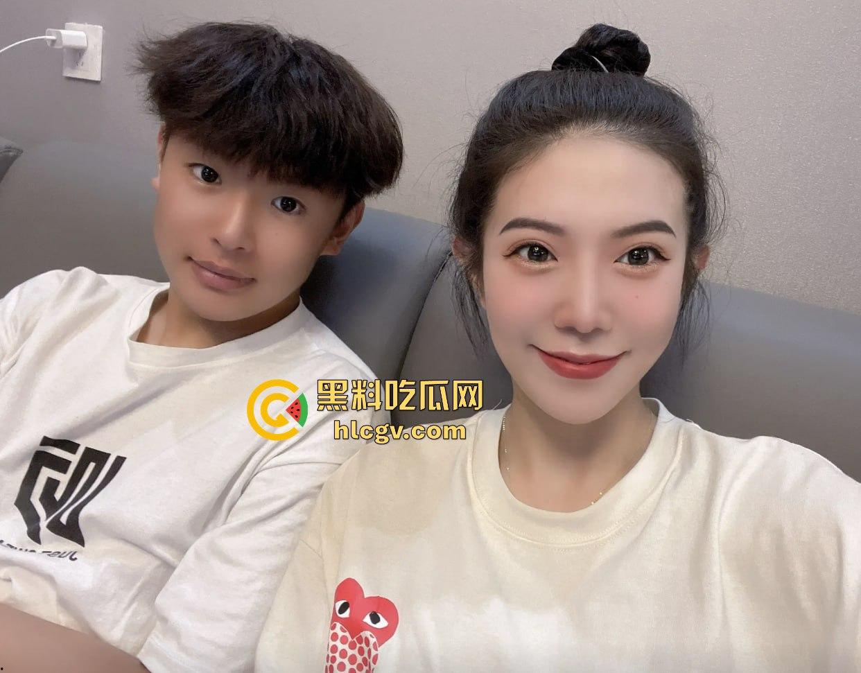 蓝天白云的宝马挡不住出轨的骚操作!网红『阿冉』背着老公偷情小白脸,丈夫拉横幅曝光床照反击! 第19张 蓝天白云的宝马挡不住出轨的骚操作!网红『阿冉』背着老公偷情小白脸,丈夫拉横幅曝光床照反击! 第19张