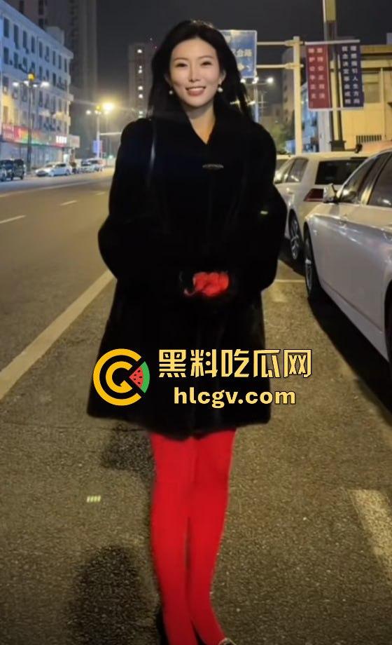 蓝天白云的宝马挡不住出轨的骚操作!网红『阿冉』背着老公偷情小白脸,丈夫拉横幅曝光床照反击! 第22张 蓝天白云的宝马挡不住出轨的骚操作!网红『阿冉』背着老公偷情小白脸,丈夫拉横幅曝光床照反击! 第22张