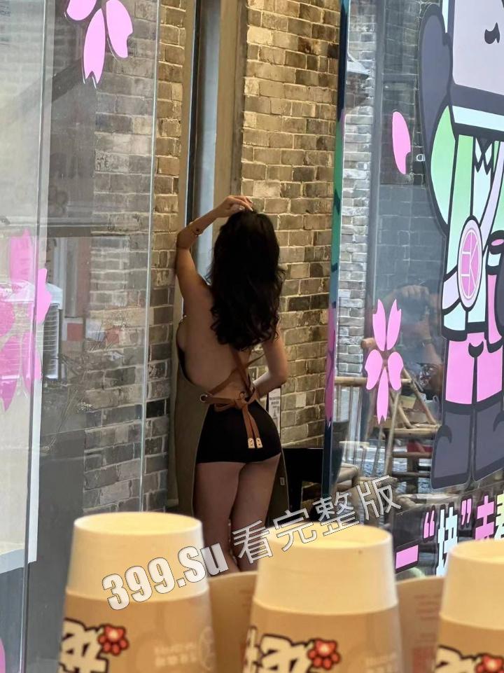 网友爆料方块咖啡门店进行色情营销 服务员穿着暴露装 方块咖啡官网回应 是露出模特不听劝,进店拍摄擦边露奶照,已报警 第5张 网友爆料方块咖啡门店进行色情营销 服务员穿着暴露装 方块咖啡官网回应 是露出模特不听劝,进店拍摄擦边露奶照,已报警 第5张