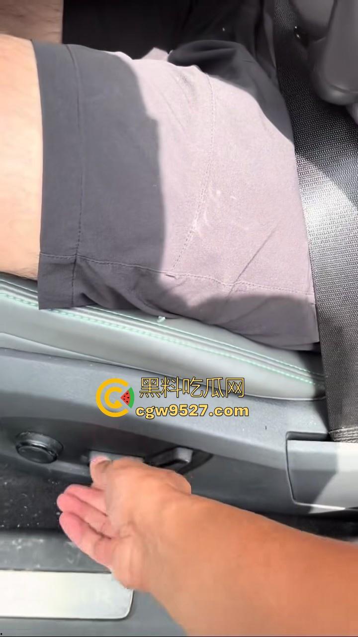 成都极氪撞护拦事故，严重的交通事故安全气囊居然没有弹出来，完全失去自救的机会，买极氪的朋友要注意啦！  第5张