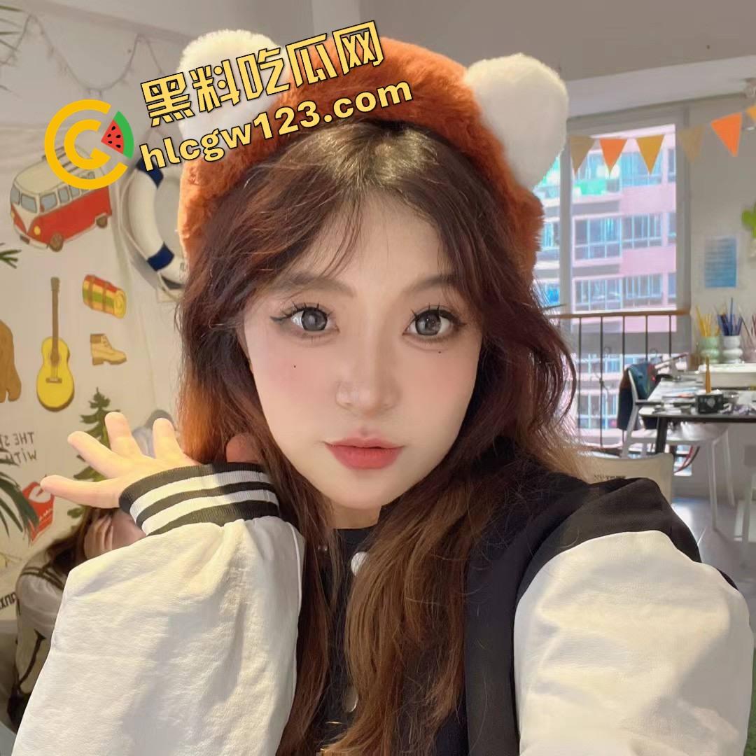 浓精当晚宴，苏州【jenny】靠口技拿下整个LV专柜，大哥轮着来她轮着吞，一个包一个射靠嘴混出圈！  第1张