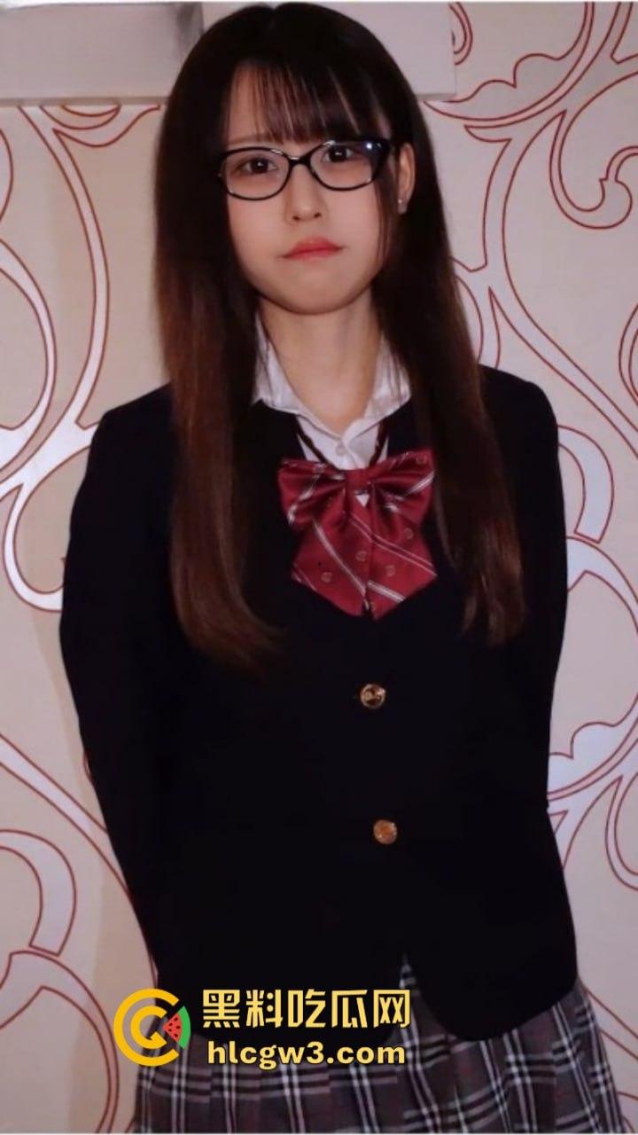 福建漳州Jk清纯眼镜妹【陈颖儿】被金主抓脚掰穴暴力抽插视频流泄 文静只是外衣 实则榨精专用机  第1张