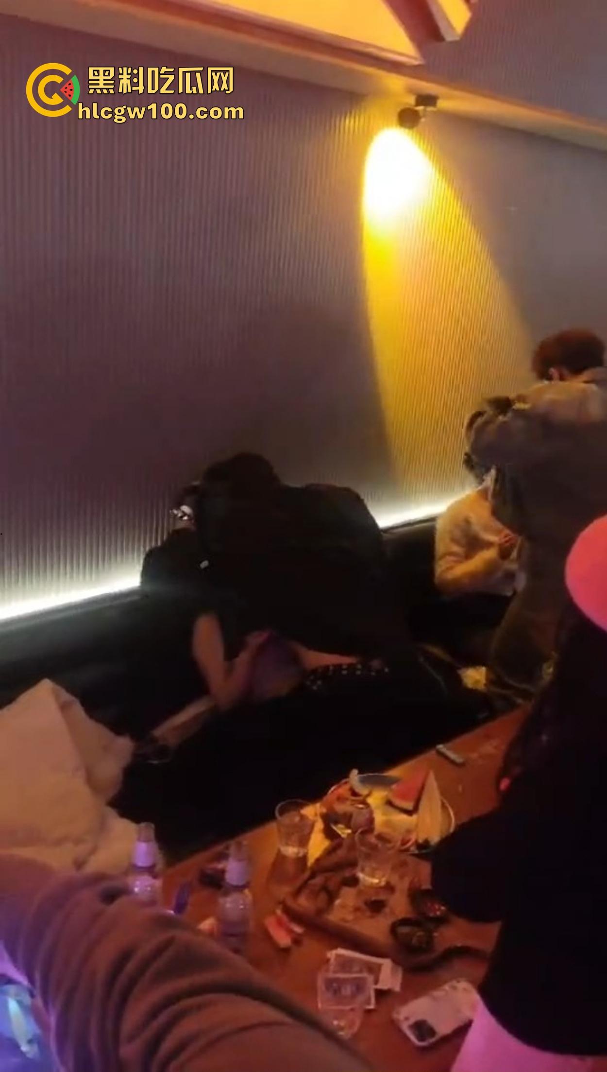 不羡鸳鸯不羡仙,只羡富婆每一天,王婆天选男模开局撒钱招呼肌肉,淫乱派对全程狂嗨,富婆的快乐你想不到! 第5张 不羡鸳鸯不羡仙,只羡富婆每一天,王婆天选男模开局撒钱招呼肌肉,淫乱派对全程狂嗨,富婆的快乐你想不到! 第5张