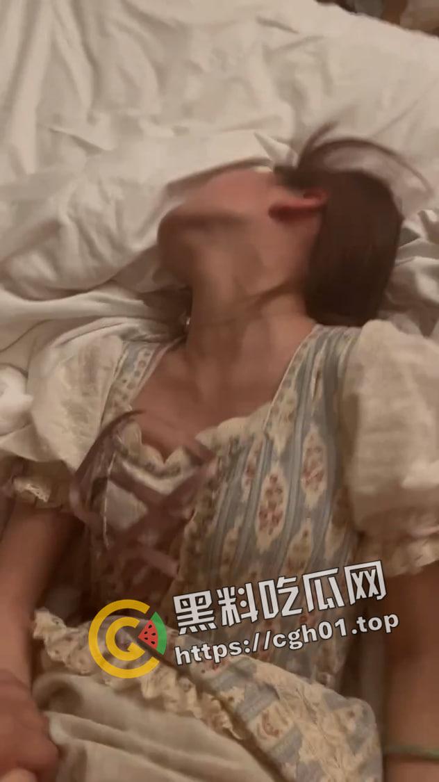 浦东新区公交车【吴梦如】为了去迪士尼和老板玩SM 带着口器被操到窒息 最后还要被颜射 真的值当的吗  第10张