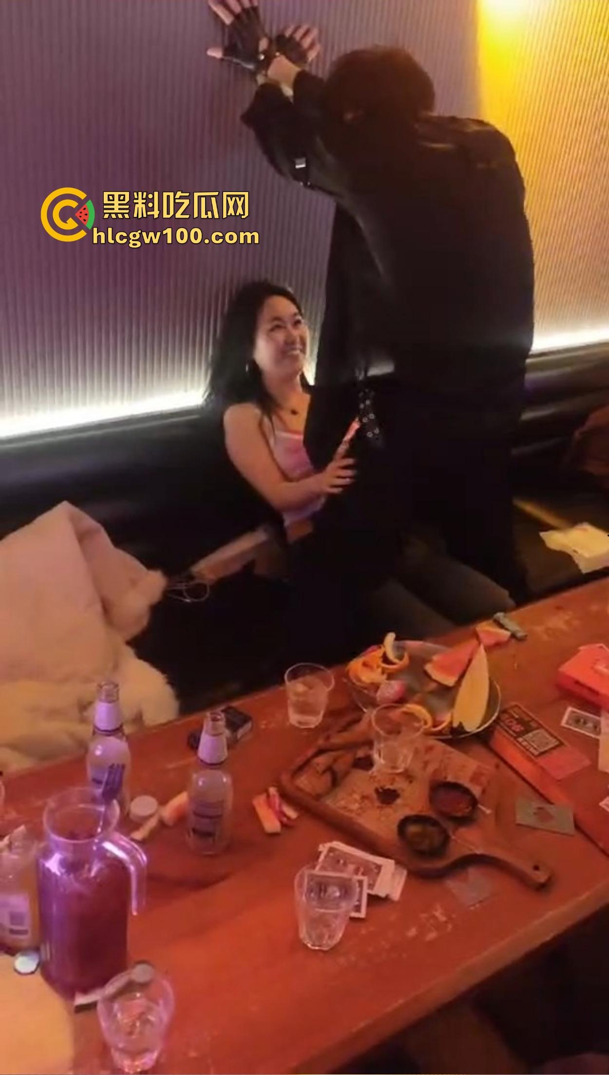 不羡鸳鸯不羡仙,只羡富婆每一天,王婆天选男模开局撒钱招呼肌肉,淫乱派对全程狂嗨,富婆的快乐你想不到! 第9张 不羡鸳鸯不羡仙,只羡富婆每一天,王婆天选男模开局撒钱招呼肌肉,淫乱派对全程狂嗨,富婆的快乐你想不到! 第9张