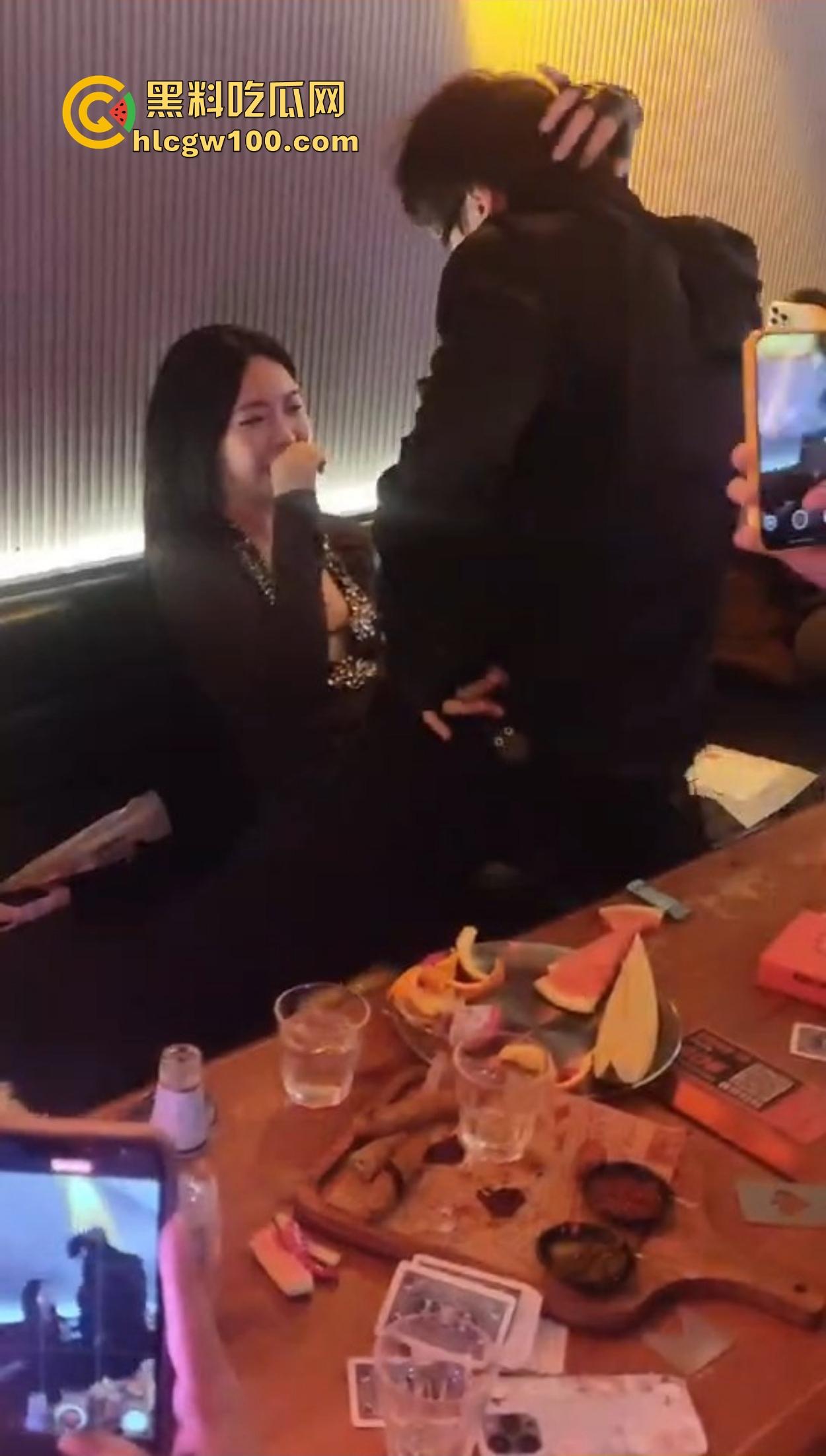 不羡鸳鸯不羡仙,只羡富婆每一天,王婆天选男模开局撒钱招呼肌肉,淫乱派对全程狂嗨,富婆的快乐你想不到! 第12张 不羡鸳鸯不羡仙,只羡富婆每一天,王婆天选男模开局撒钱招呼肌肉,淫乱派对全程狂嗨,富婆的快乐你想不到! 第12张