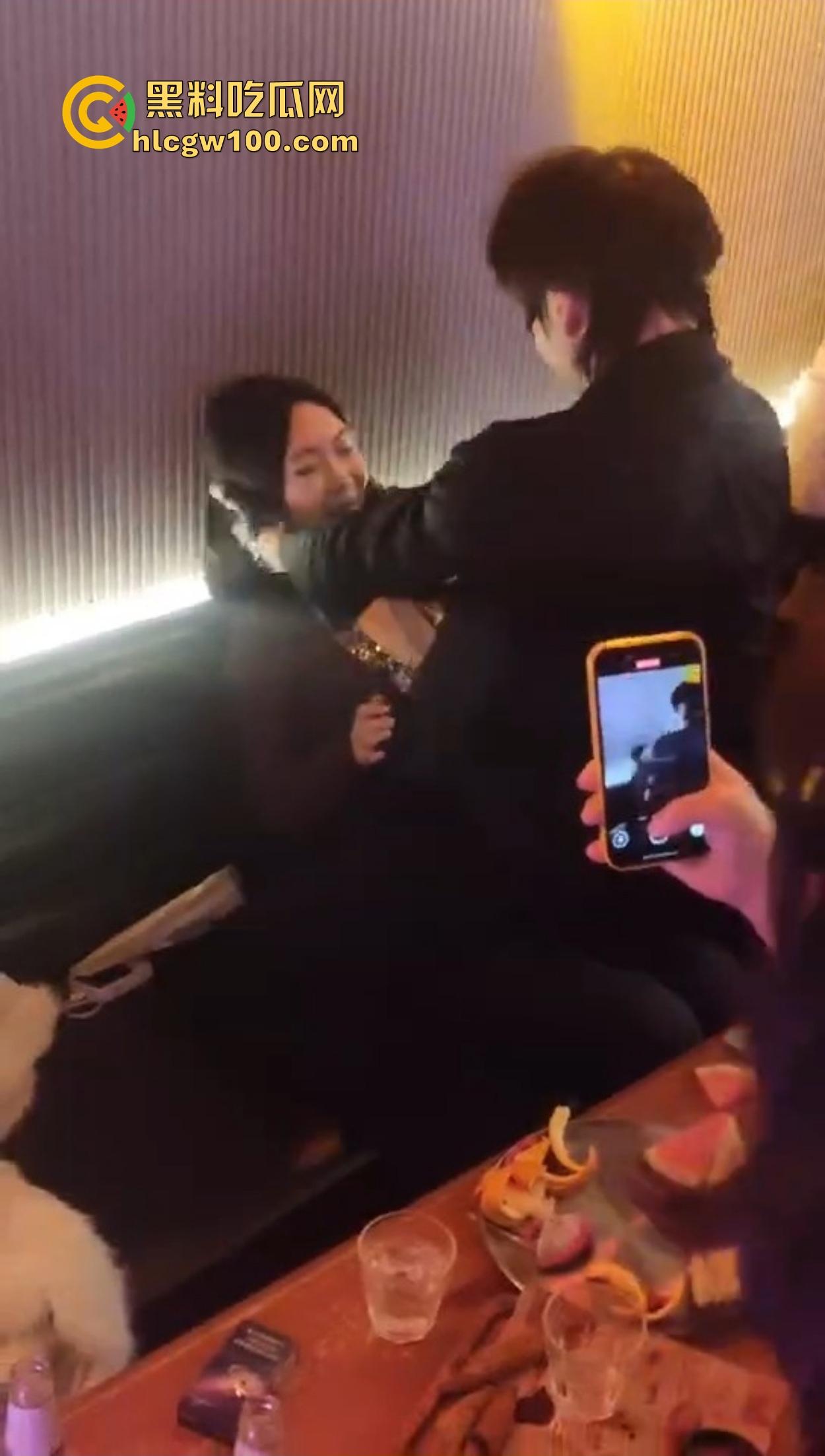 不羡鸳鸯不羡仙,只羡富婆每一天,王婆天选男模开局撒钱招呼肌肉,淫乱派对全程狂嗨,富婆的快乐你想不到! 第13张 不羡鸳鸯不羡仙,只羡富婆每一天,王婆天选男模开局撒钱招呼肌肉,淫乱派对全程狂嗨,富婆的快乐你想不到! 第13张