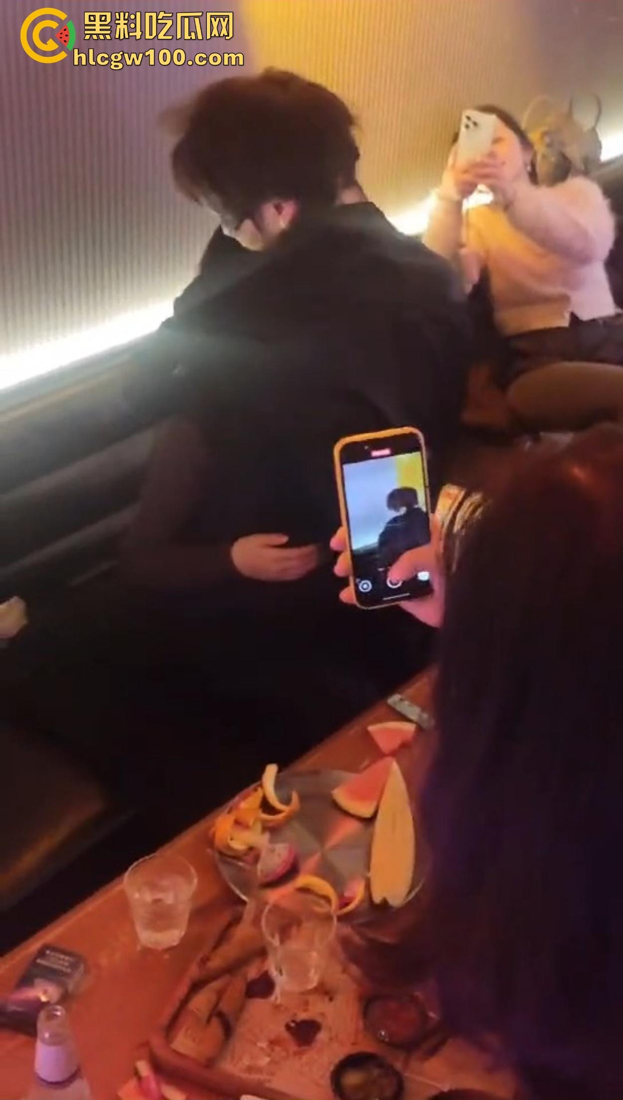 不羡鸳鸯不羡仙,只羡富婆每一天,王婆天选男模开局撒钱招呼肌肉,淫乱派对全程狂嗨,富婆的快乐你想不到! 第14张 不羡鸳鸯不羡仙,只羡富婆每一天,王婆天选男模开局撒钱招呼肌肉,淫乱派对全程狂嗨,富婆的快乐你想不到! 第14张