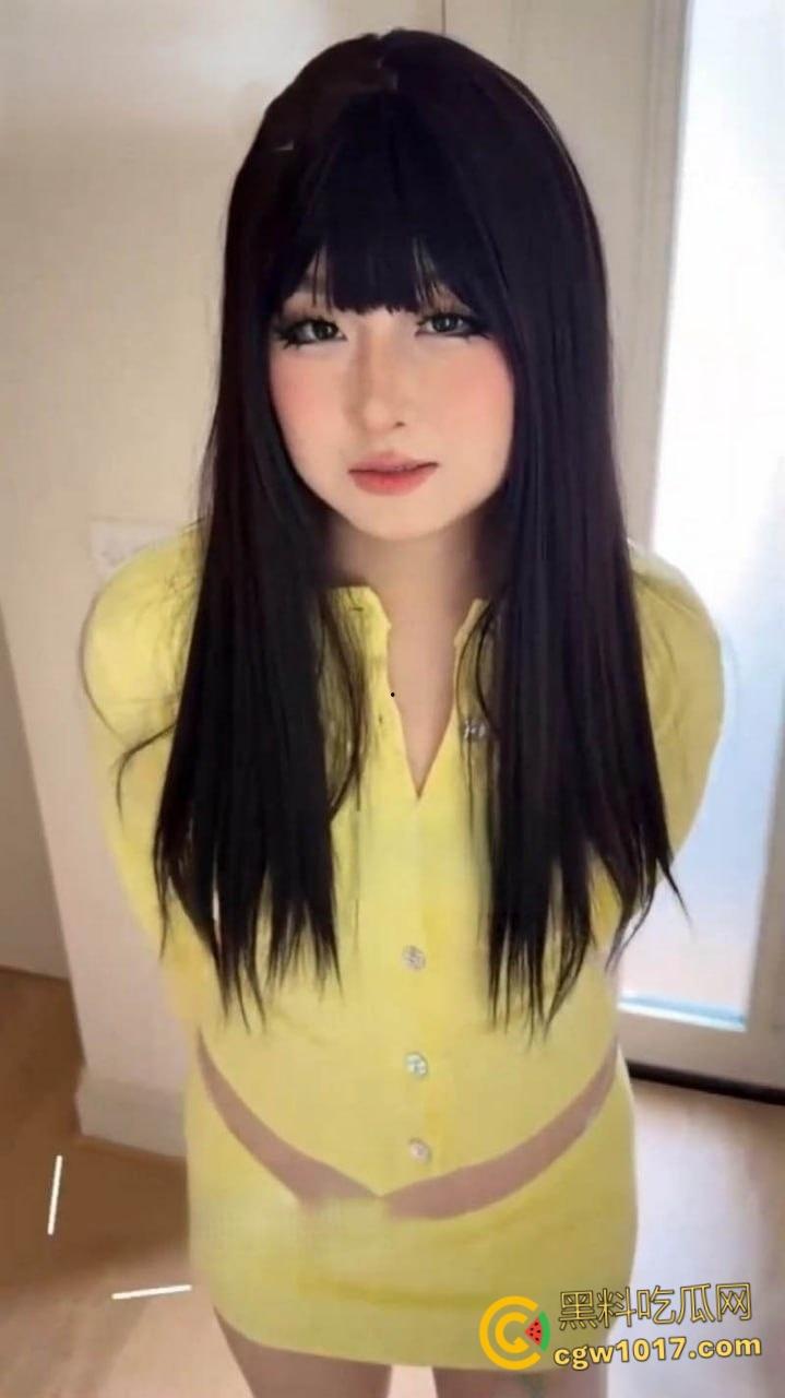 极品巨乳母狗【噗噗】，超短裙跪地饥渴求操，内裤塞嘴眼神勾魂，被老板巨屌震慑，口爆中出后入狂干！  第1张