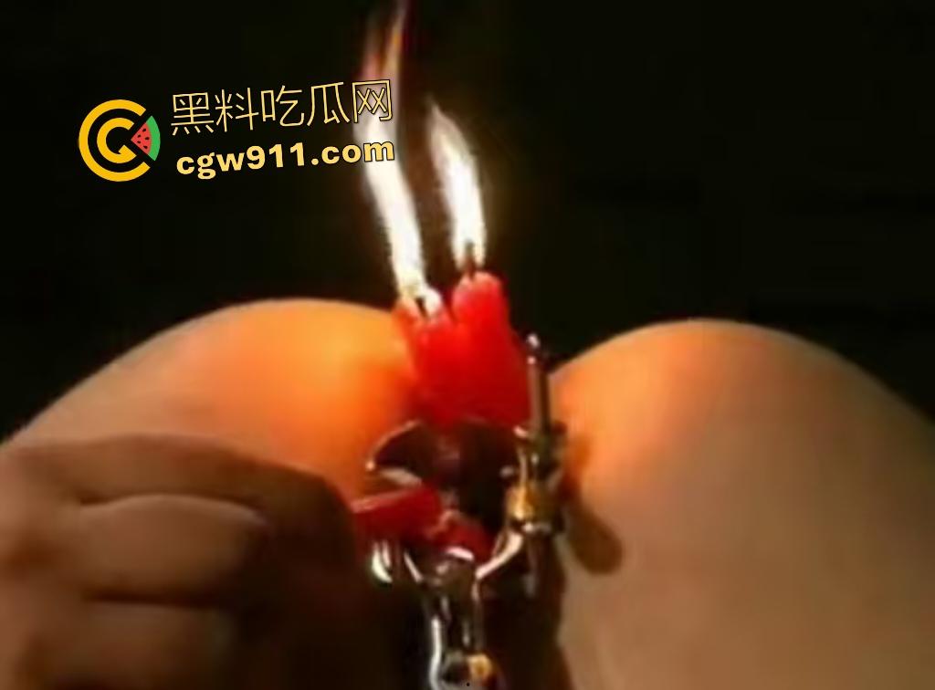 欧美女子猎奇玩法！双洞扩张开阴，点燃蜡烛滴阴道，火辣痛爽交织，火烧得越大，逼越爽！  第2张