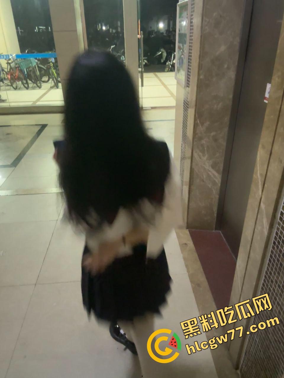 外表卡哇伊，内里母狗命，合肥女高『娜美』撅屁股掰嫩穴，被小哥操成奶子缩水狗，反差贼他妈顶！  第4张