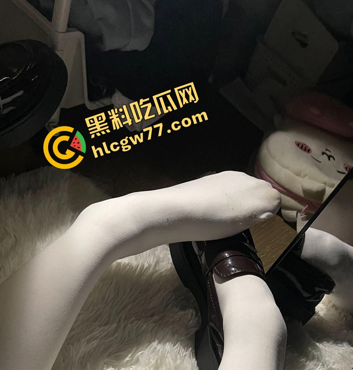 外表卡哇伊，内里母狗命，合肥女高『娜美』撅屁股掰嫩穴，被小哥操成奶子缩水狗，反差贼他妈顶！  第11张