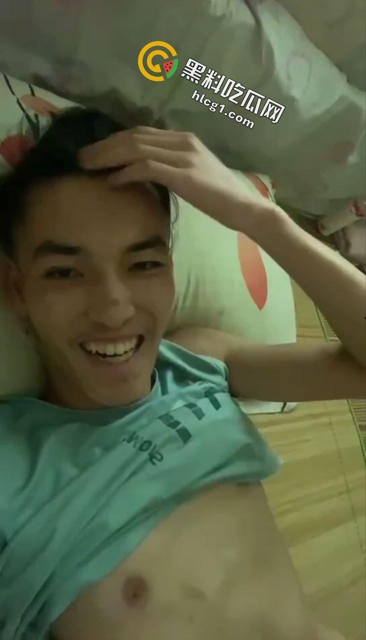 小伙得吃煎饼果子老板娘 从裸聊到现实 两百块搞定阿姨约炮  第3张