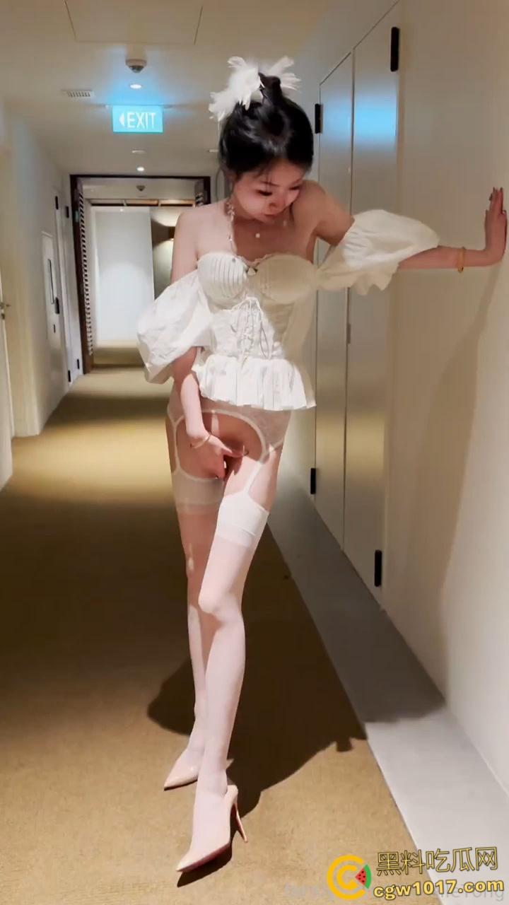 露出界天花板【彤彤乖】,酒店叫小哥进门修水管,浑身赤裸三点全露勾引,小哥竟强装镇定,这也能忍得住太牛了! 第1张 露出界天花板【彤彤乖】,酒店叫小哥进门修水管,浑身赤裸三点全露勾引,小哥竟强装镇定,这也能忍得住太牛了! 第1张