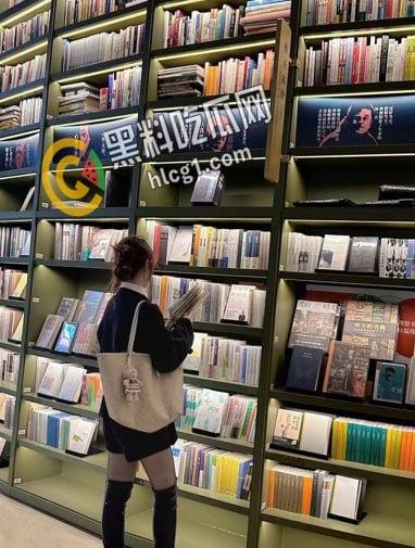 高端泄密流出反差婊极品顔值女神 姜瑜 人前女神 私下贱母狗跪舔屁眼 沦为了富二代男友的性玩物  第4张