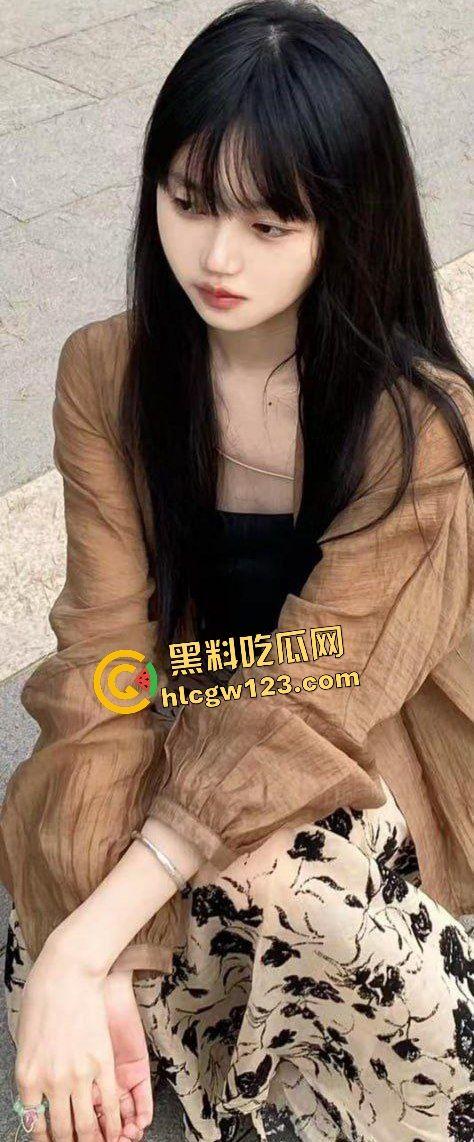 云南第一深情机车男狂操萝莉少女！黑丝床战视频外泄，绿帽女友逼男友看被操实况！  第1张