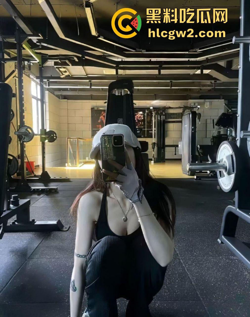 陌陌撩骚一年终得手！已婚少妇『邝雪婉』偷吃被拍，全程录像发出共享 吃饱不忘兄弟喝汤真仗义！  第15张