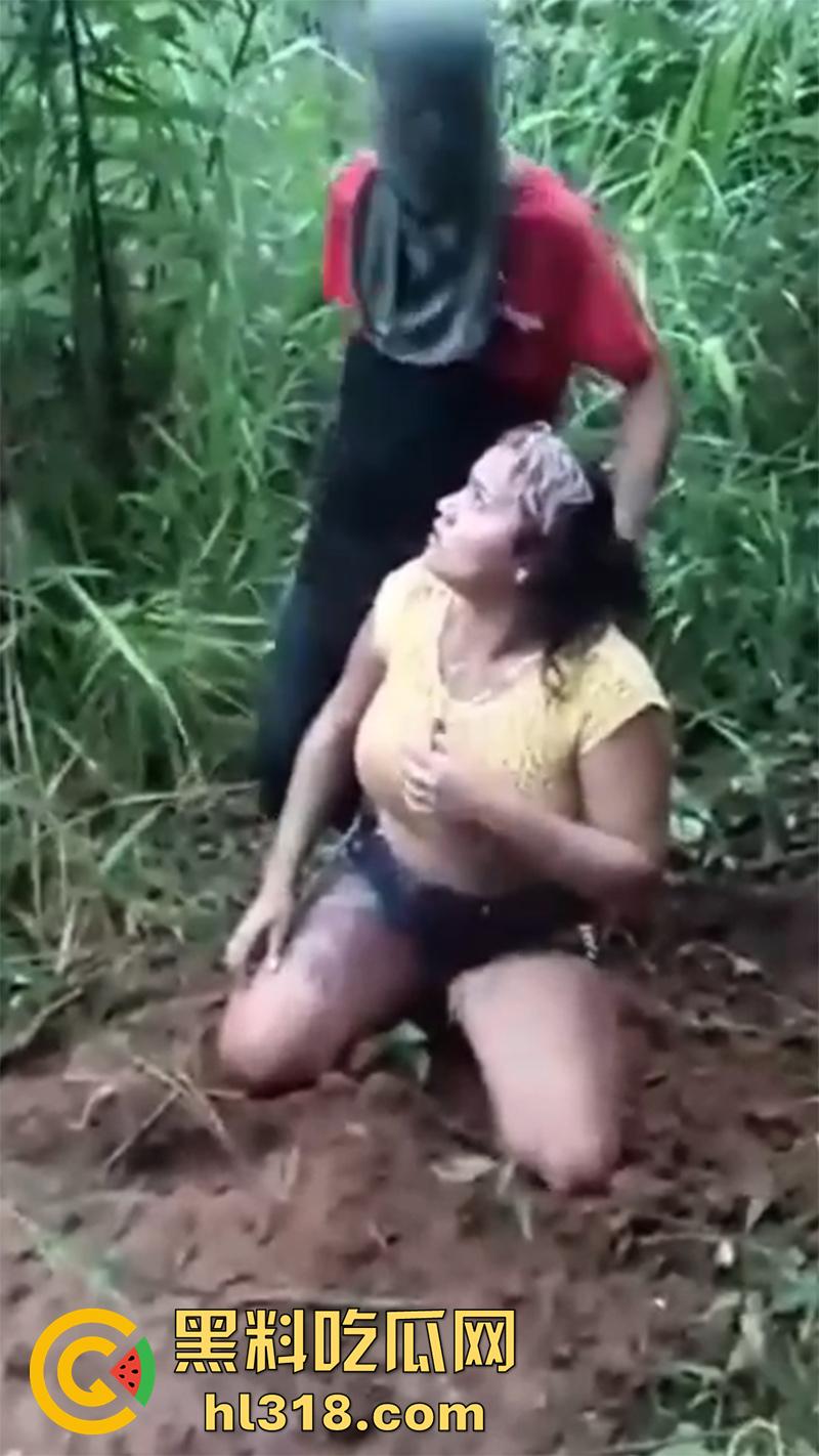 暗网重量级恐怖合集,极品美女被天葬剁碎,男女主播直播自杀,变态汉尼拔割奶吃肉,真实拍摄恐怖至极! 第2张 暗网重量级恐怖合集,极品美女被天葬剁碎,男女主播直播自杀,变态汉尼拔割奶吃肉,真实拍摄恐怖至极! 第2张