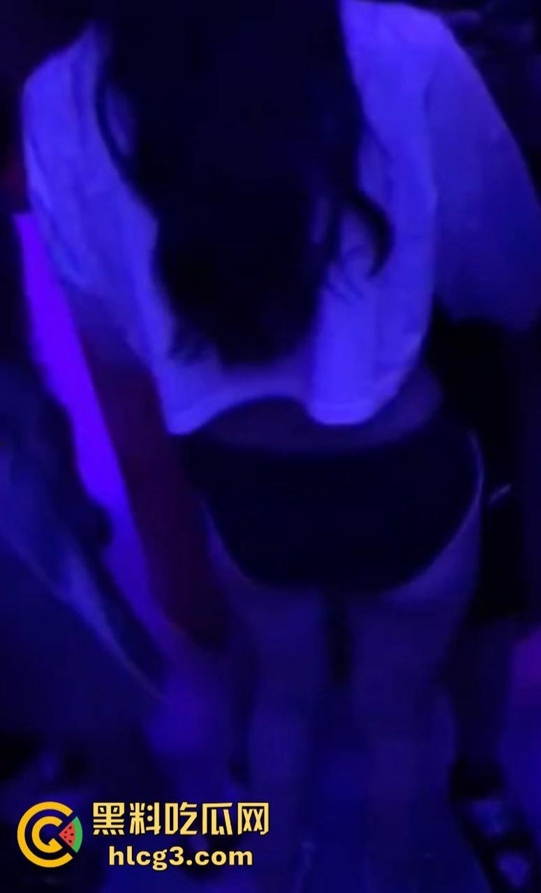 “十元一摸”成都夜生活的性故事 现在知道莎莎舞是怎么玩的了吧!不行了!扶我去成都 第1张 “十元一摸”成都夜生活的性故事 现在知道莎莎舞是怎么玩的了吧!不行了!扶我去成都 第1张