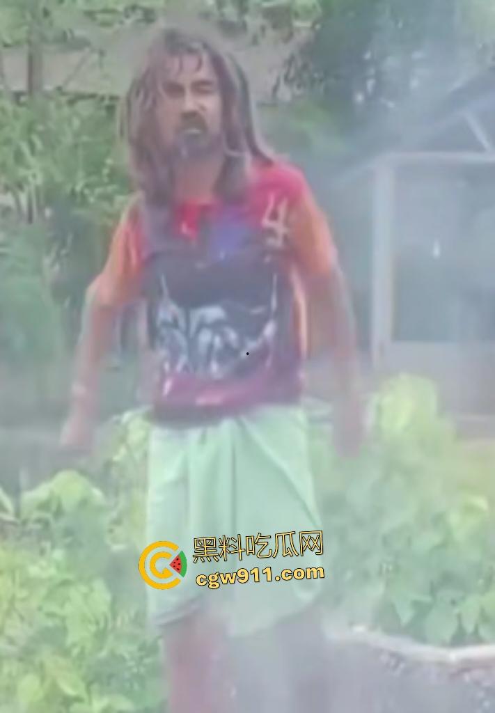 英国穷鬼流浪汉狠炸自己!老婆跑路绝望拿鞭炮塞嘴自爆折磨,威力太小没死成却逗乐路人狂笑! 第3张 英国穷鬼流浪汉狠炸自己!老婆跑路绝望拿鞭炮塞嘴自爆折磨,威力太小没死成却逗乐路人狂笑! 第3张