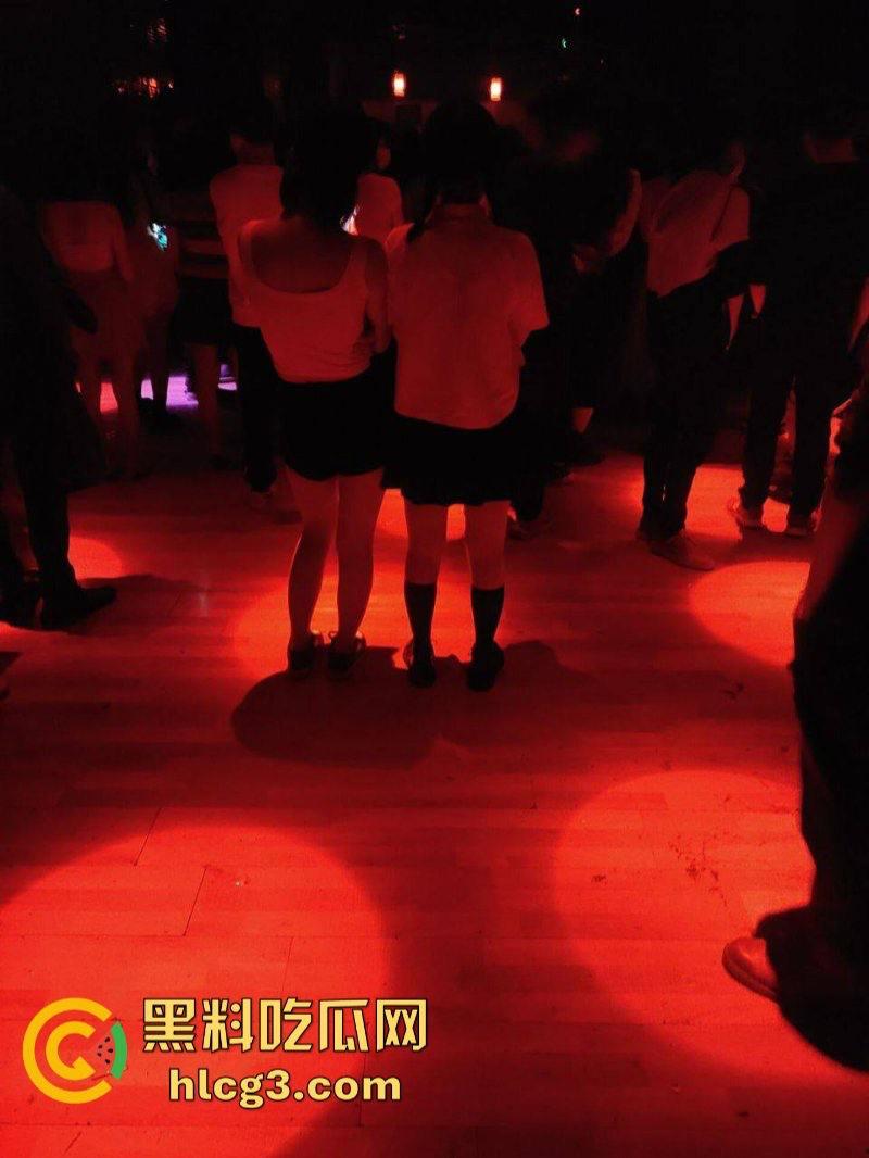 “十元一摸”成都夜生活的性故事 现在知道莎莎舞是怎么玩的了吧!不行了!扶我去成都 第2张 “十元一摸”成都夜生活的性故事 现在知道莎莎舞是怎么玩的了吧!不行了!扶我去成都 第2张