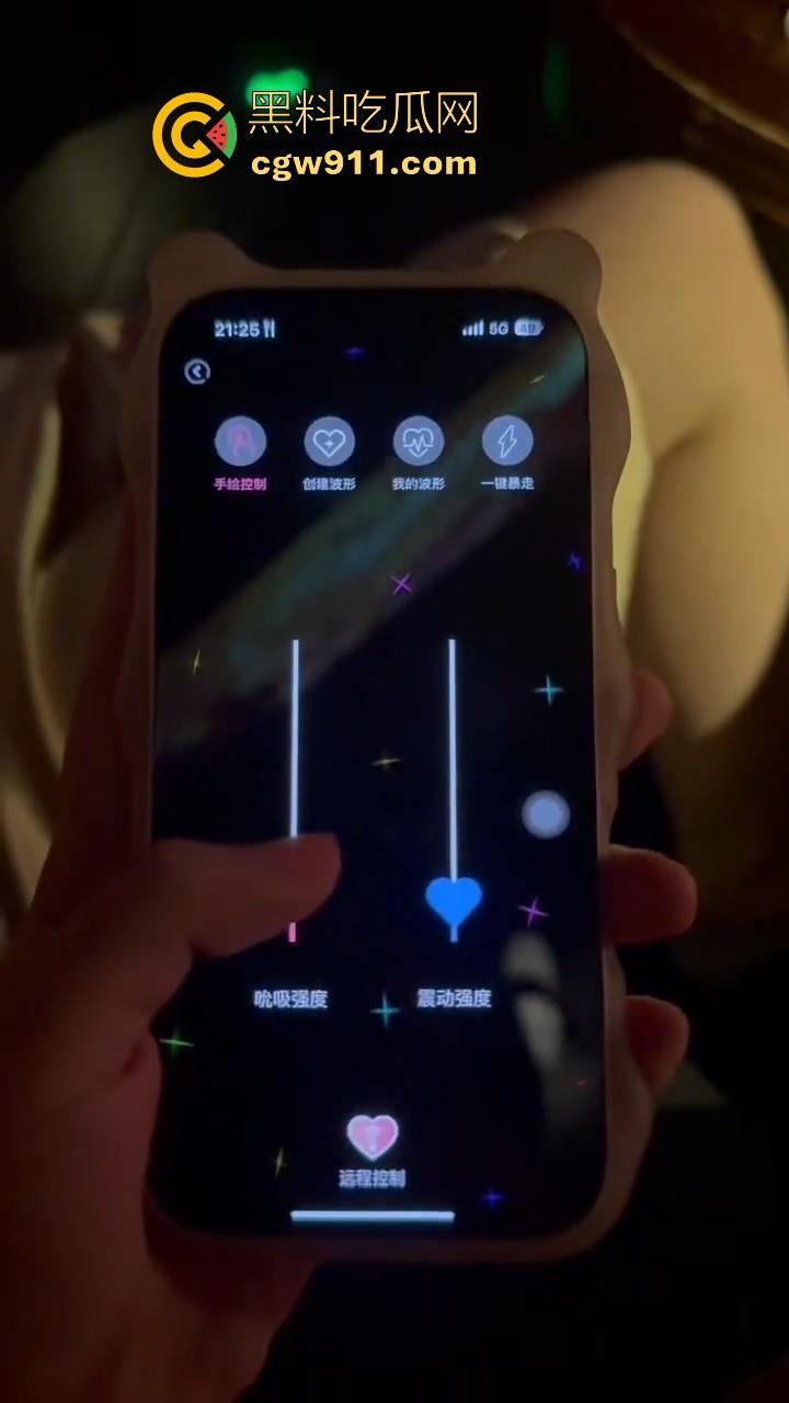 骚逼女友自带遥控跳蛋去酒吧,刚坐下就把档位开到最大,淫水狂流,一到酒店猛猛的骑乘榨精,看来真是忍了很久! 第4张 骚逼女友自带遥控跳蛋去酒吧,刚坐下就把档位开到最大,淫水狂流,一到酒店猛猛的骑乘榨精,看来真是忍了很久! 第4张