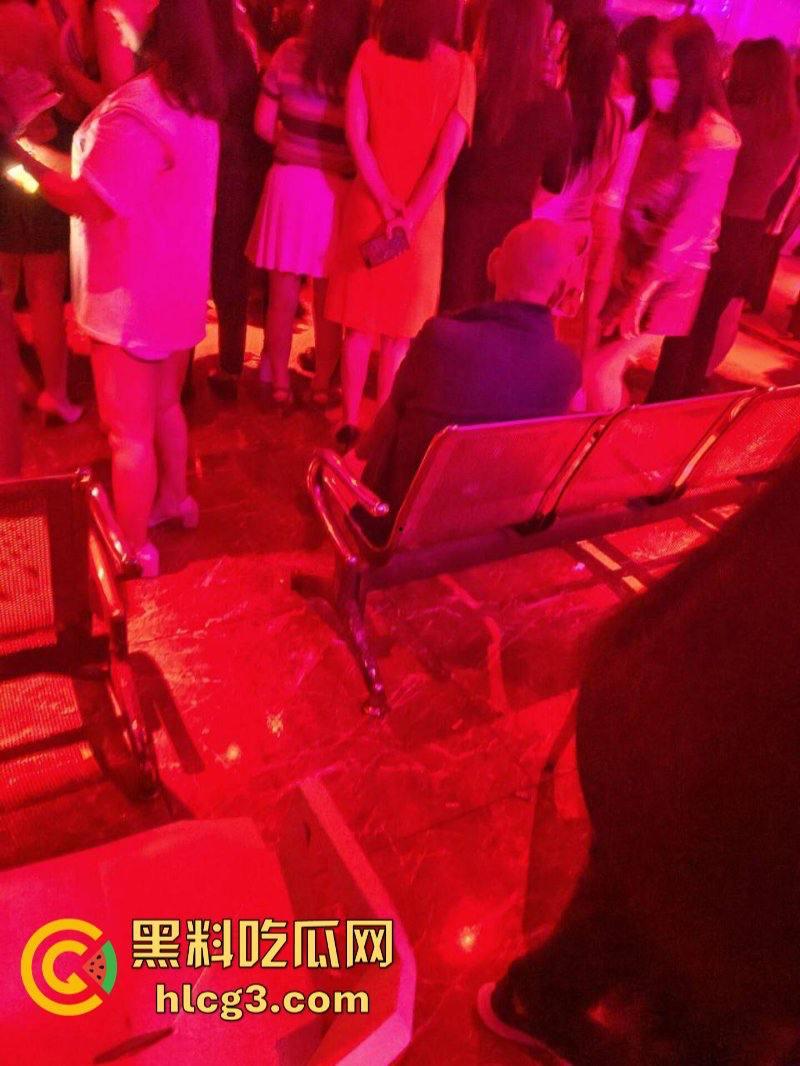 “十元一摸”成都夜生活的性故事 现在知道莎莎舞是怎么玩的了吧!不行了!扶我去成都 第5张 “十元一摸”成都夜生活的性故事 现在知道莎莎舞是怎么玩的了吧!不行了!扶我去成都 第5张