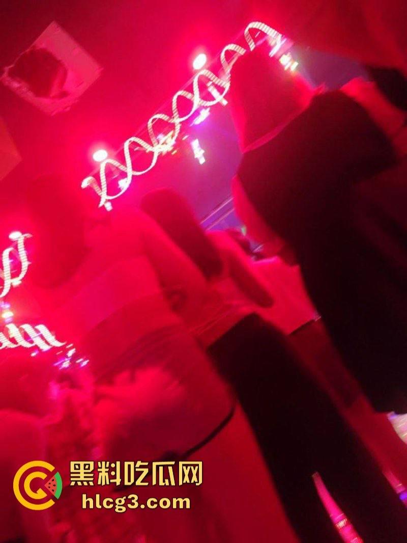 “十元一摸”成都夜生活的性故事 现在知道莎莎舞是怎么玩的了吧!不行了!扶我去成都 第6张 “十元一摸”成都夜生活的性故事 现在知道莎莎舞是怎么玩的了吧!不行了!扶我去成都 第6张