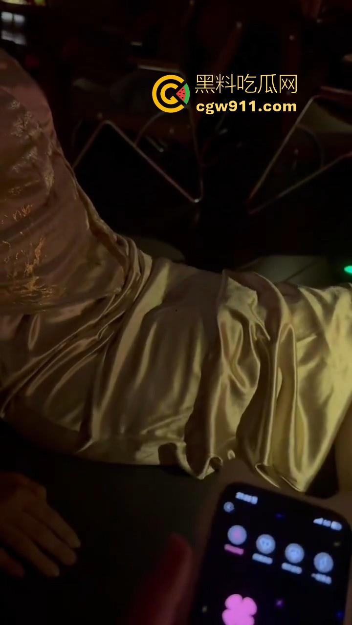 骚逼女友自带遥控跳蛋去酒吧,刚坐下就把档位开到最大,淫水狂流,一到酒店猛猛的骑乘榨精,看来真是忍了很久! 第8张 骚逼女友自带遥控跳蛋去酒吧,刚坐下就把档位开到最大,淫水狂流,一到酒店猛猛的骑乘榨精,看来真是忍了很久! 第8张