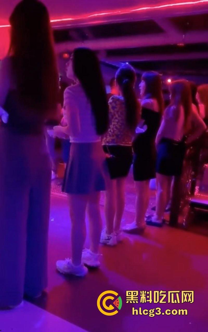 “十元一摸”成都夜生活的性故事 现在知道莎莎舞是怎么玩的了吧!不行了!扶我去成都 第8张 “十元一摸”成都夜生活的性故事 现在知道莎莎舞是怎么玩的了吧!不行了!扶我去成都 第8张