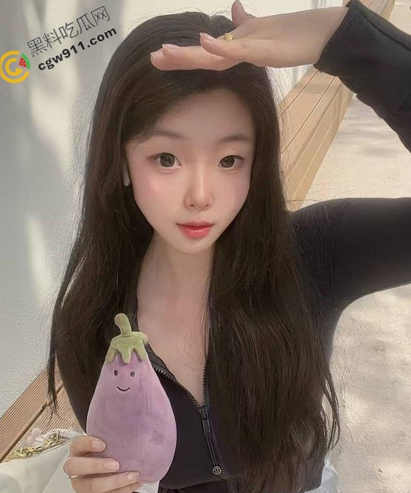 南京大学极品馒头穴JK妹【胡芸泮】泄密：花臂哥3000一夜，操到她高潮连连，淫叫不断，勾魂骨髓  第1张