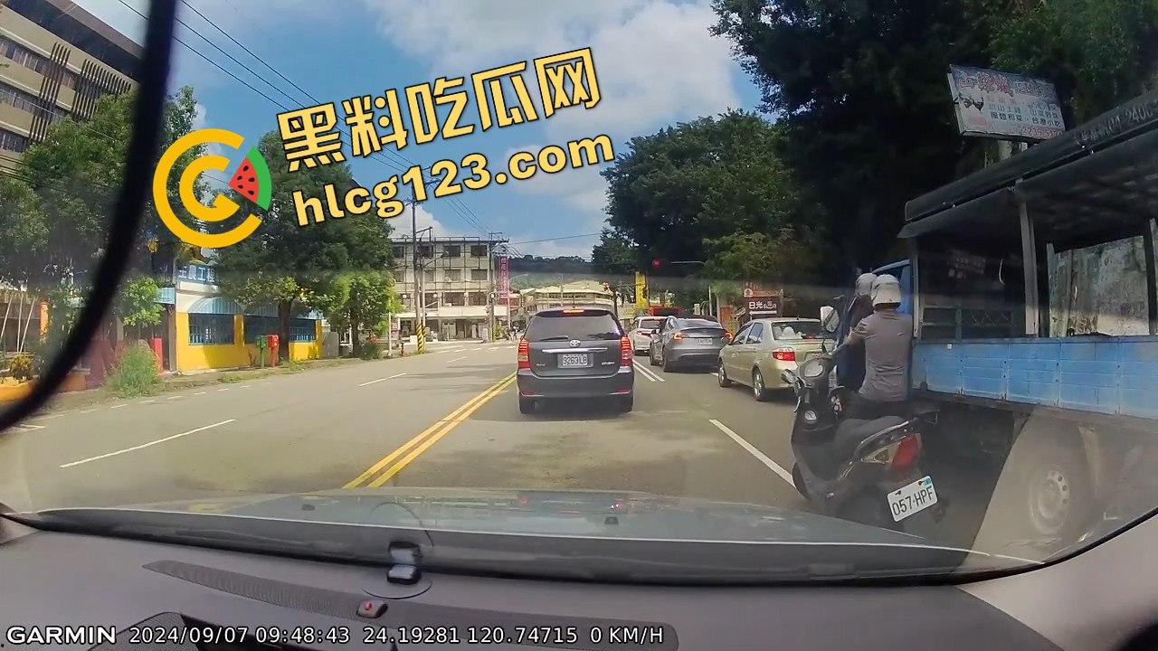 台湾便衣警察摩托车别停货车，上演街头惊险抓捕在逃犯！  第3张