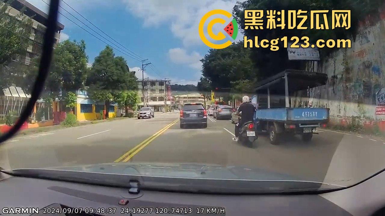 台湾便衣警察摩托车别停货车，上演街头惊险抓捕在逃犯！  第5张