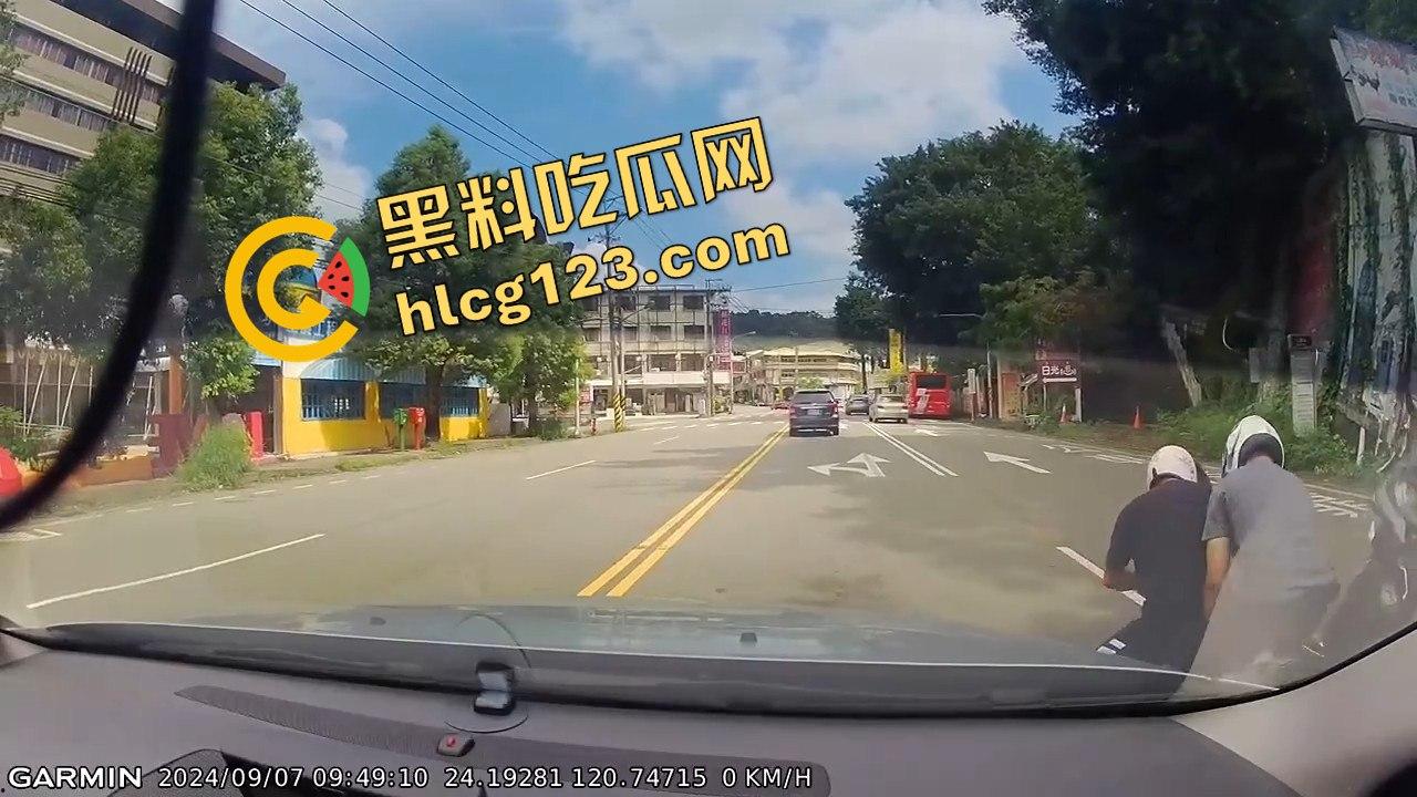 台湾便衣警察摩托车别停货车，上演街头惊险抓捕在逃犯！  第8张