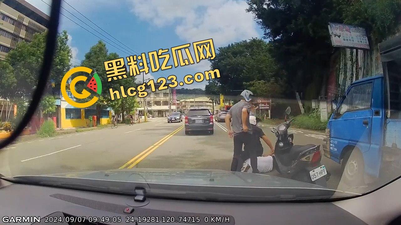 台湾便衣警察摩托车别停货车，上演街头惊险抓捕在逃犯！  第9张