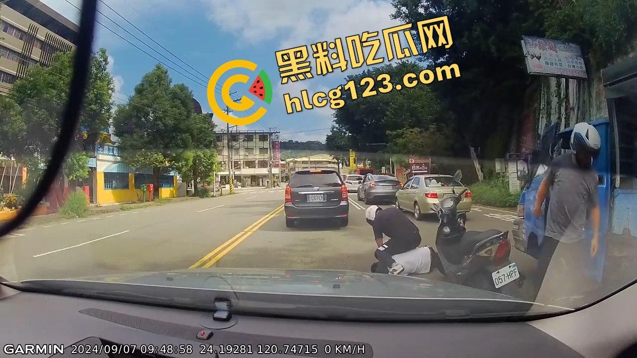 台湾便衣警察摩托车别停货车，上演街头惊险抓捕在逃犯！  第10张